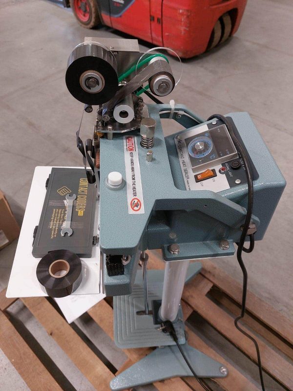 Constant heat sealer on foot with date stamper
